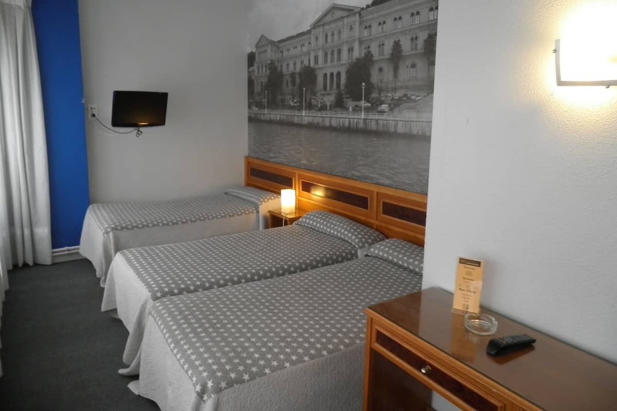 Triple Room | Hypo-allergenic bedding, in-room safe, desk, blackout drapes