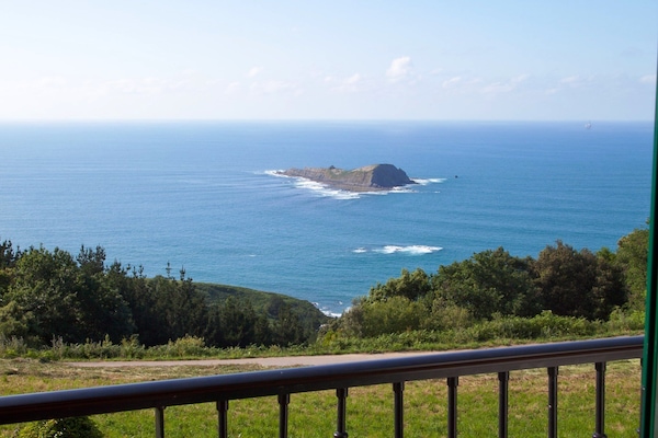 Työpöytä, ilmainen Wi-Fi, vuodevaatteet, pääsy pyörätuolilla