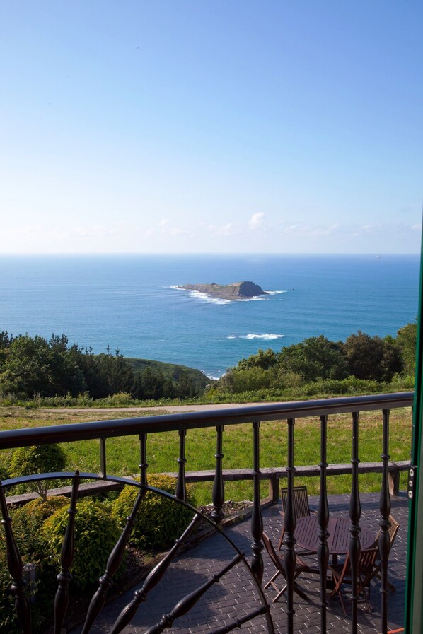 Bureau, Wi-Fi gratuit, draps fournis