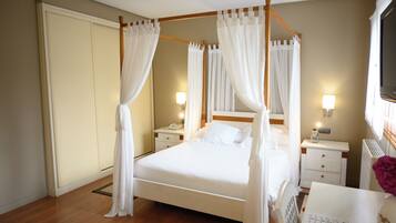 Superior Double Room | Desk, free WiFi, bed sheets, wheelchair access