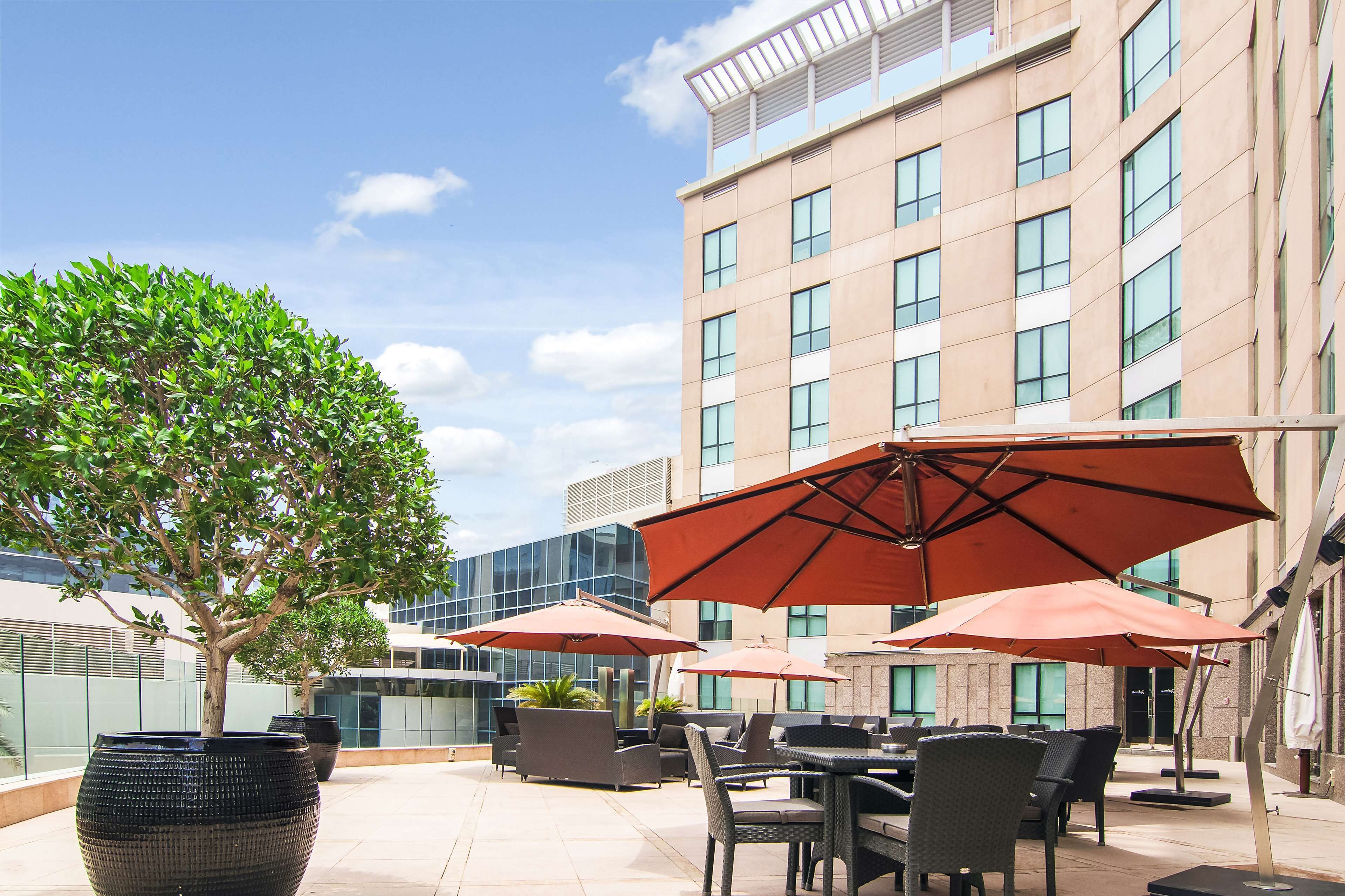 2 bars/lounges, sports bar