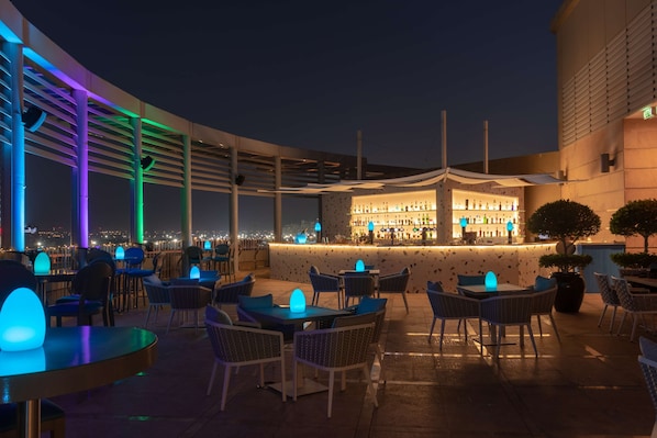 2 bars/lounges, sports bar
