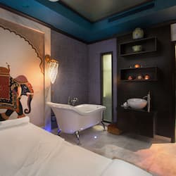 Couples treatment room(s), sauna, hot tub, steam room, body treatments