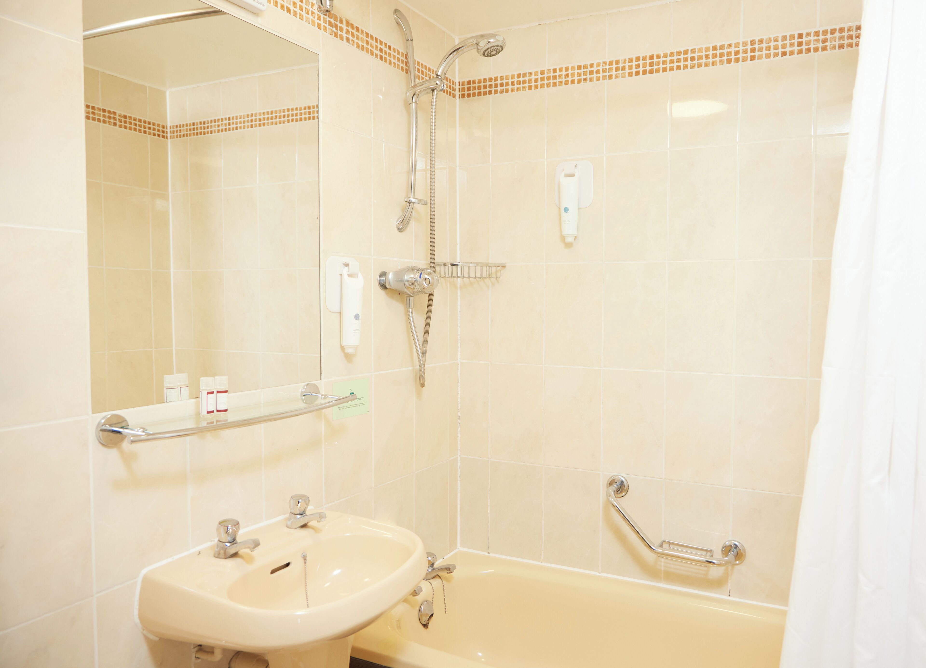 免费洗浴用品、吹风机、毛巾