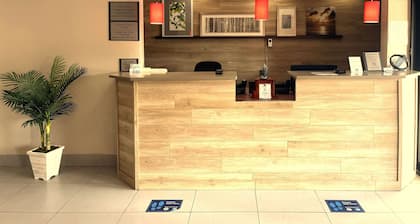 Country Inn & Suites by Radisson, Midway - Tallahassee West