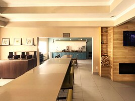 Free daily full breakfast