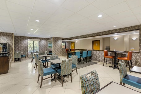 Free continental breakfast. Best Western Plus Richmond Hill Inn