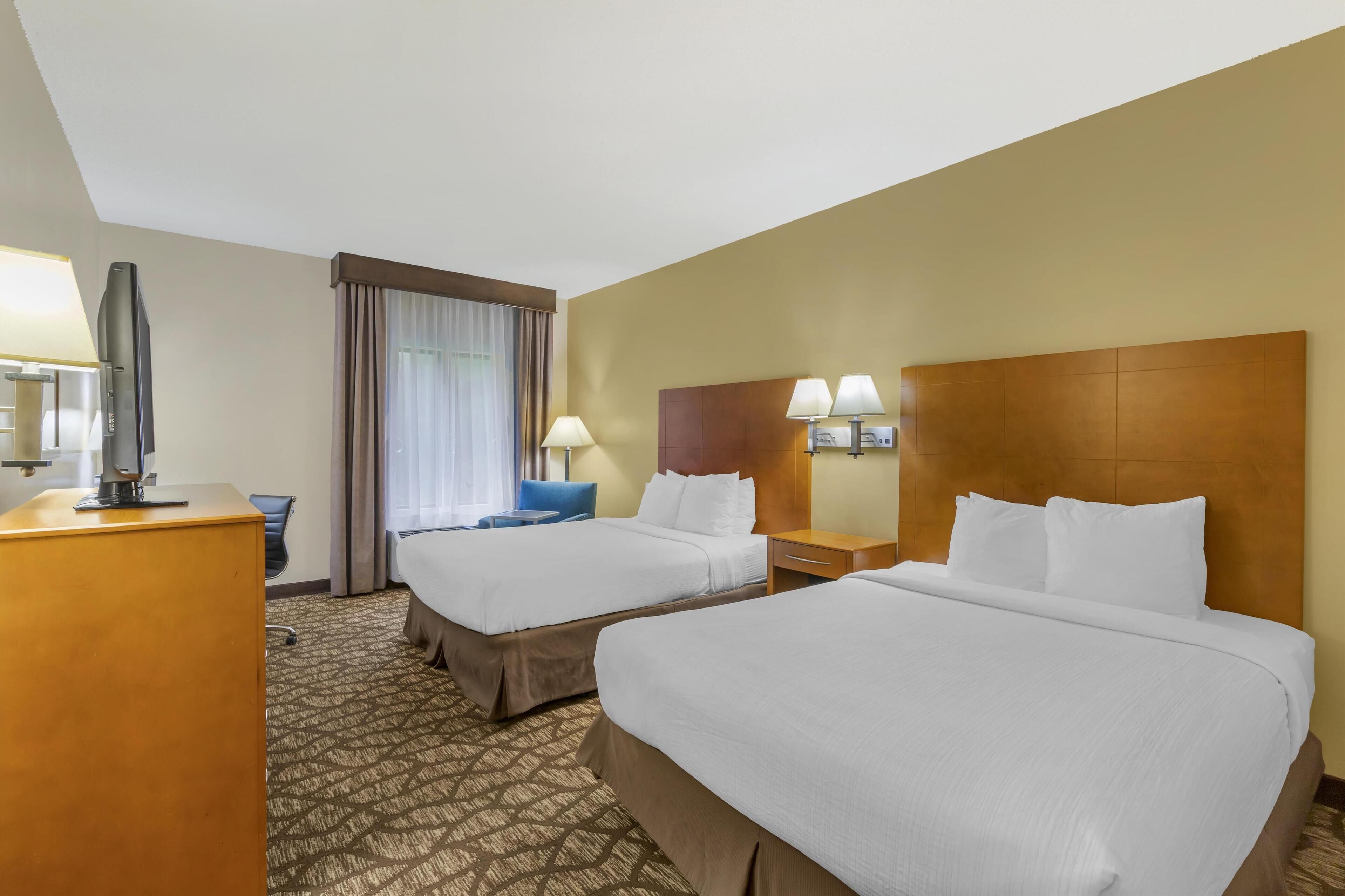 standard room, 2 queen beds, accessible, non smoking | egyptian cotton sheets, down duvets, pillow-top beds, desk