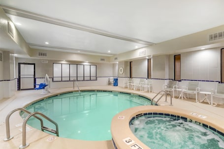 Indoor pool, sun loungers