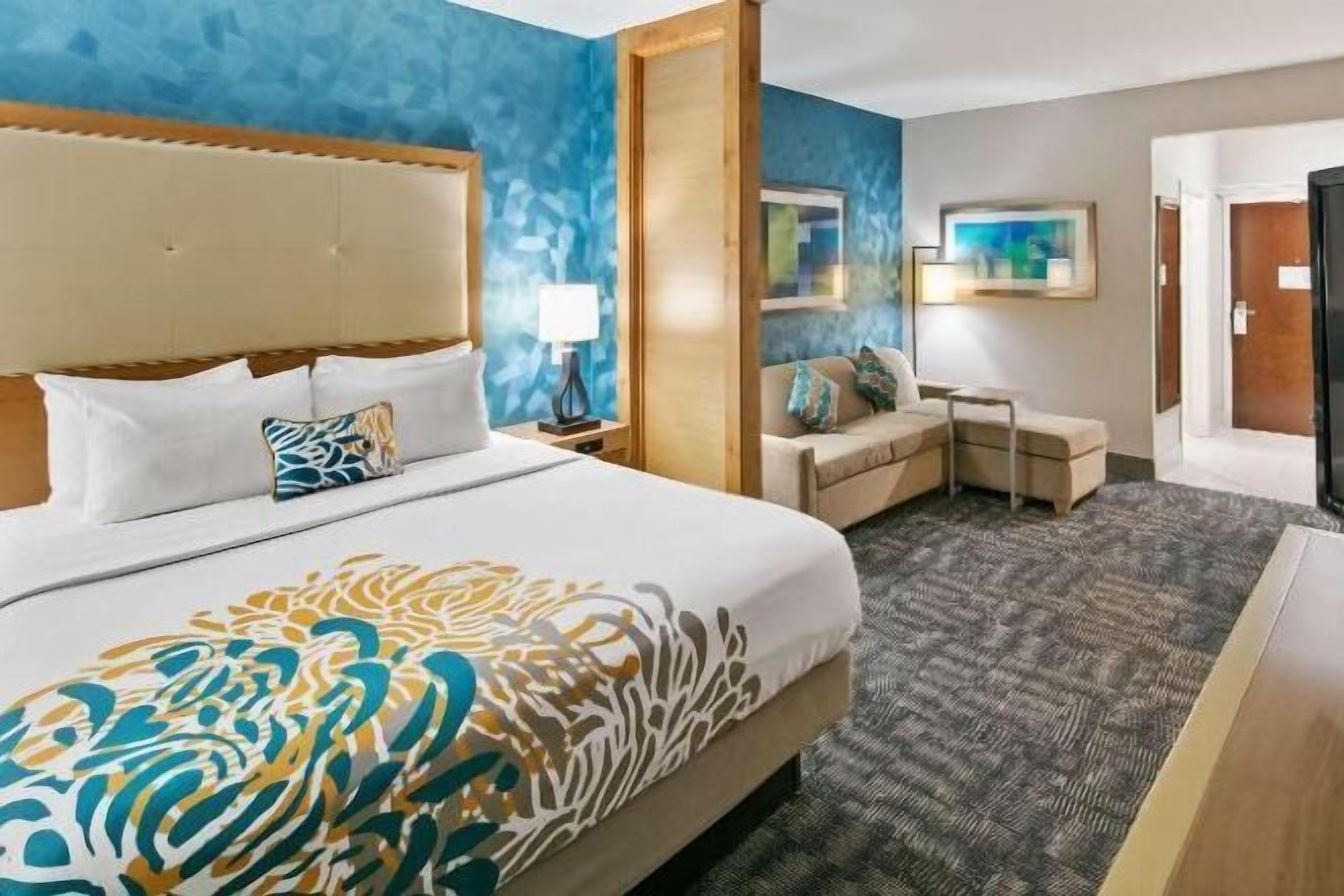 Pillowtop beds, desk, laptop workspace, blackout drapes