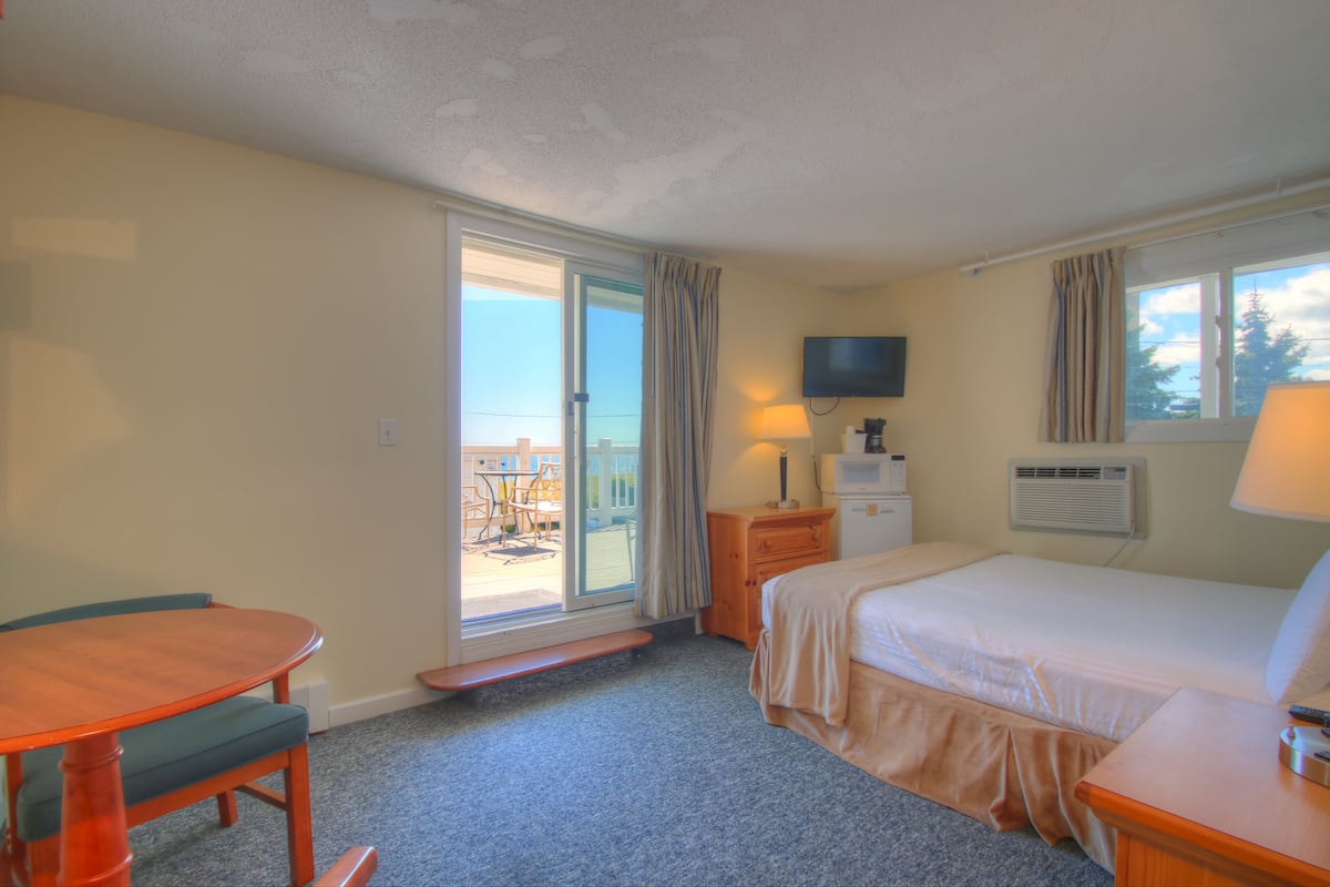 Chambre, 1 très grand lit | 1 chambre, literie de qualité supérieure, fer et planche à repasser