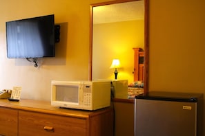 Iron/ironing board, free WiFi, bed sheets - San Luis Inn And Suites (San Luis Obispo)