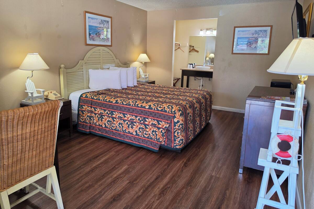 Iron/ironing board (on request), free WiFi, bed sheets