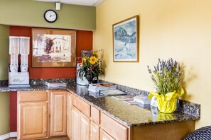 Breakfast area - San Luis Inn And Suites (San Luis Obispo)
