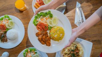 2 restaurants, breakfast, lunch, dinner served; Italian cuisine