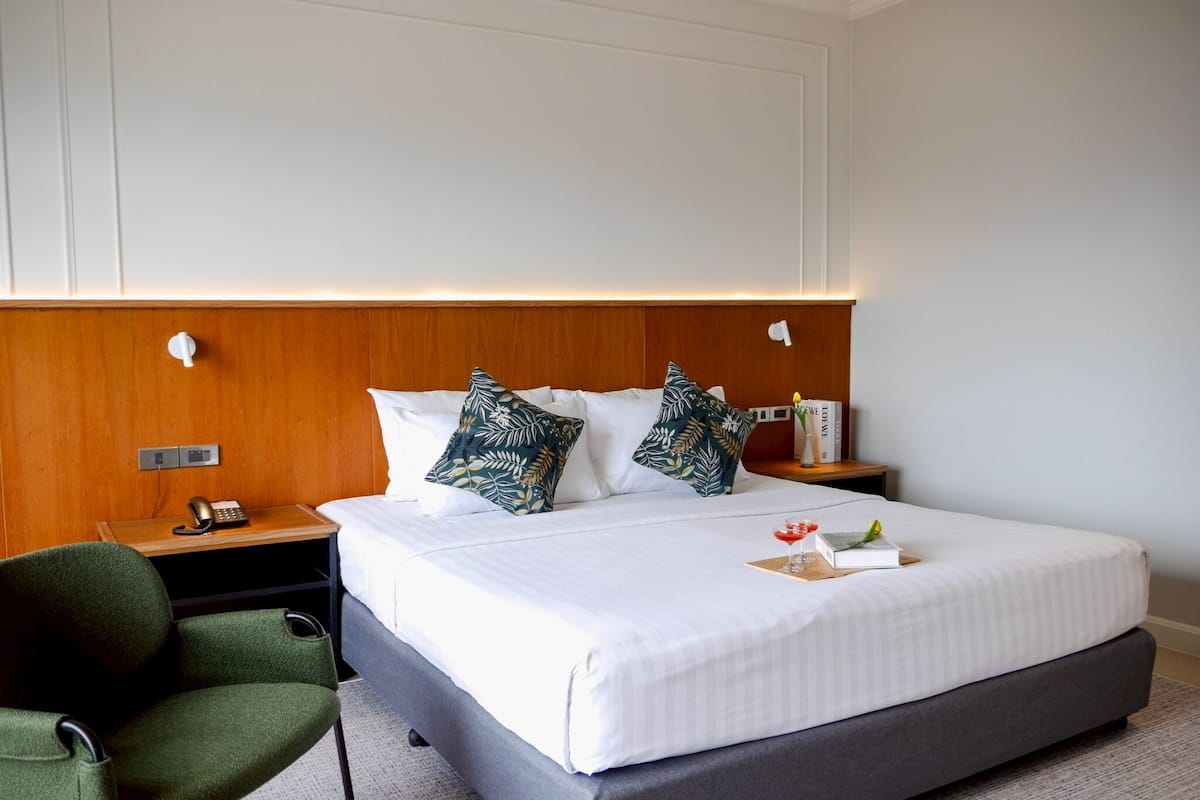 Escritorio, cortinas blackout, wifi gratis y ropa de cama 