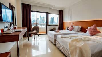 Premier Twin Room, Balcony | Desk, blackout curtains, free WiFi, bed sheets
