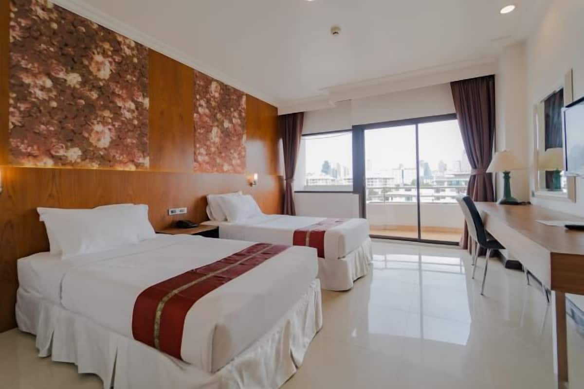 Escritorio, cortinas blackout, wifi gratis y ropa de cama 