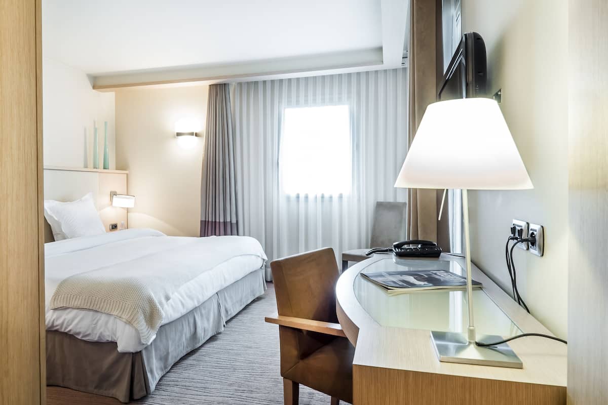 double room | premium bedding, in-room safe, desk, blackout curtains