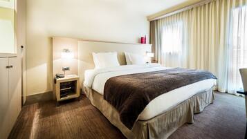 Sengetøy av topp kvalitet, safe på rommet og skrivebord