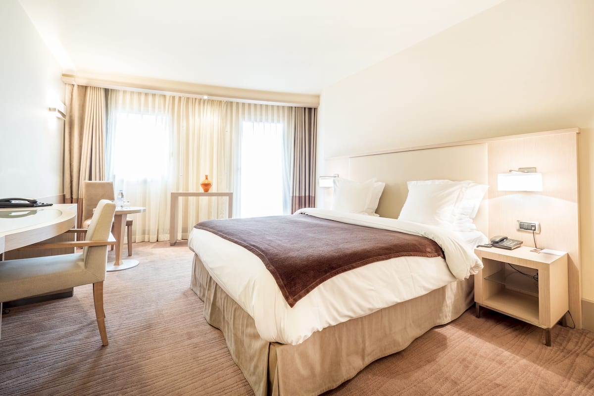 Double Room | Premium bedding, in-room safe, desk, blackout drapes
