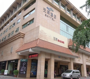 A hotel with a sign reading "SKYTEL" and another sign for "New Century Hotel". - Skytel Xi'an (Xi'an)