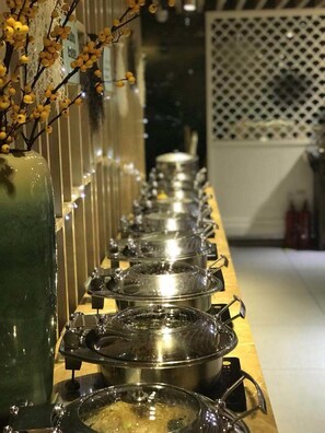 Desayuno buffet todos los días (con cargo)