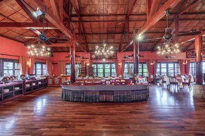 아침 식사, 점심 식사 및 저녁 식사 제공