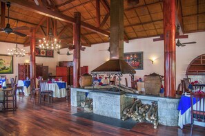 Se sirven desayunos, comidas y cenas 