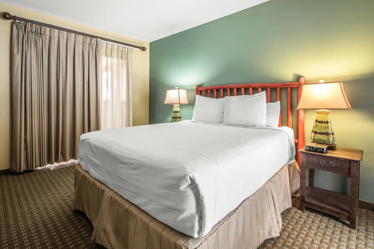 Suite, Multiple Beds, Non Smoking | Iron/ironing board, free WiFi, bed sheets, alarm clocks