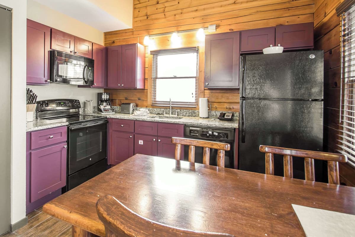 suite, multiple beds, non smoking | iron/ironing board, free wifi, bed sheets, alarm clocks