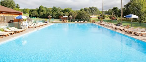 Indoor pool, seasonal outdoor pool, sun loungers