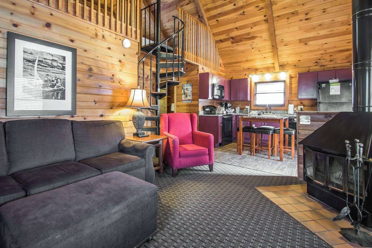 suite, multiple beds, non smoking | iron/ironing board, free wifi, bed sheets, alarm clocks