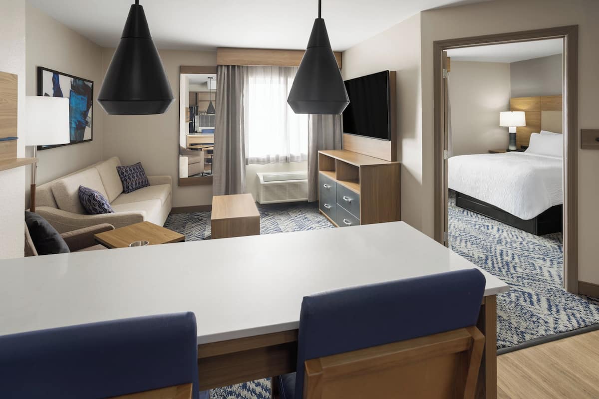 Desk, soundproofing, iron/ironing board, cribs/infant beds