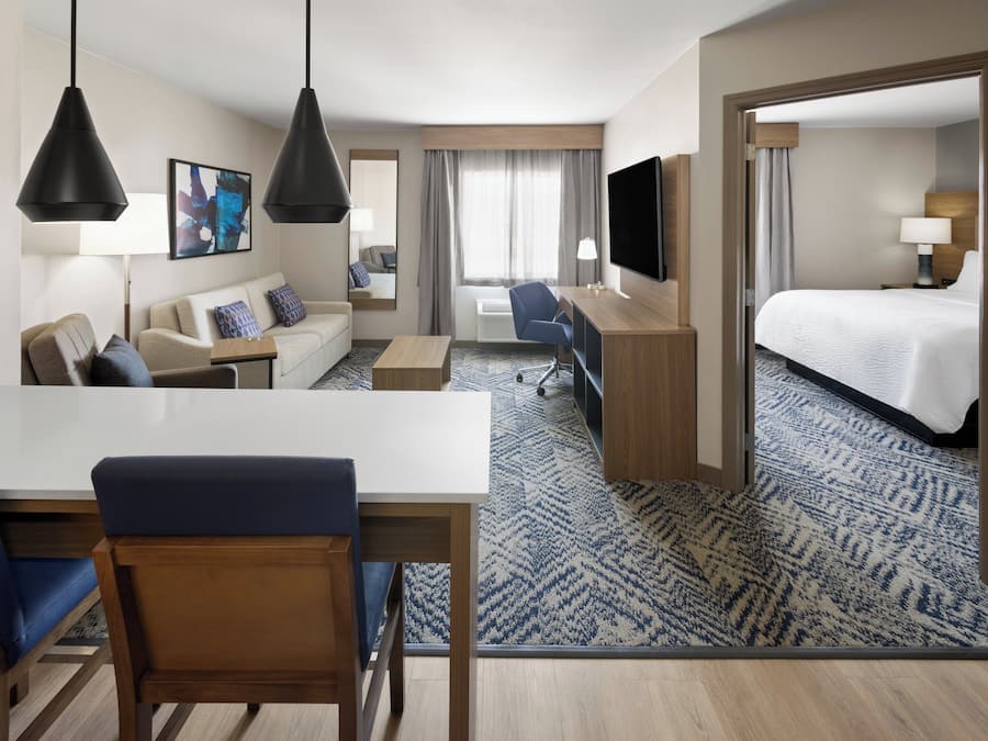 Escrivaninha, quartos à prova de som, ferros/tábuas de passar roupa