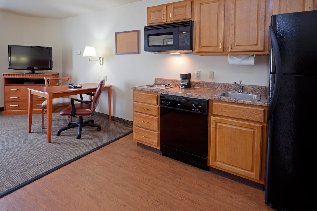 Fridge, microwave, coffee/tea maker, cookware/dishes/utensils