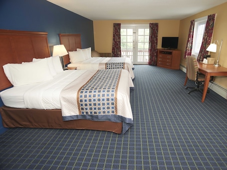 Deluxe 2 queen with the sofa Bed with the Mountain view | Premium bedding, memory foam beds, individually furnished, desk. Swiss Chalets Village Inn