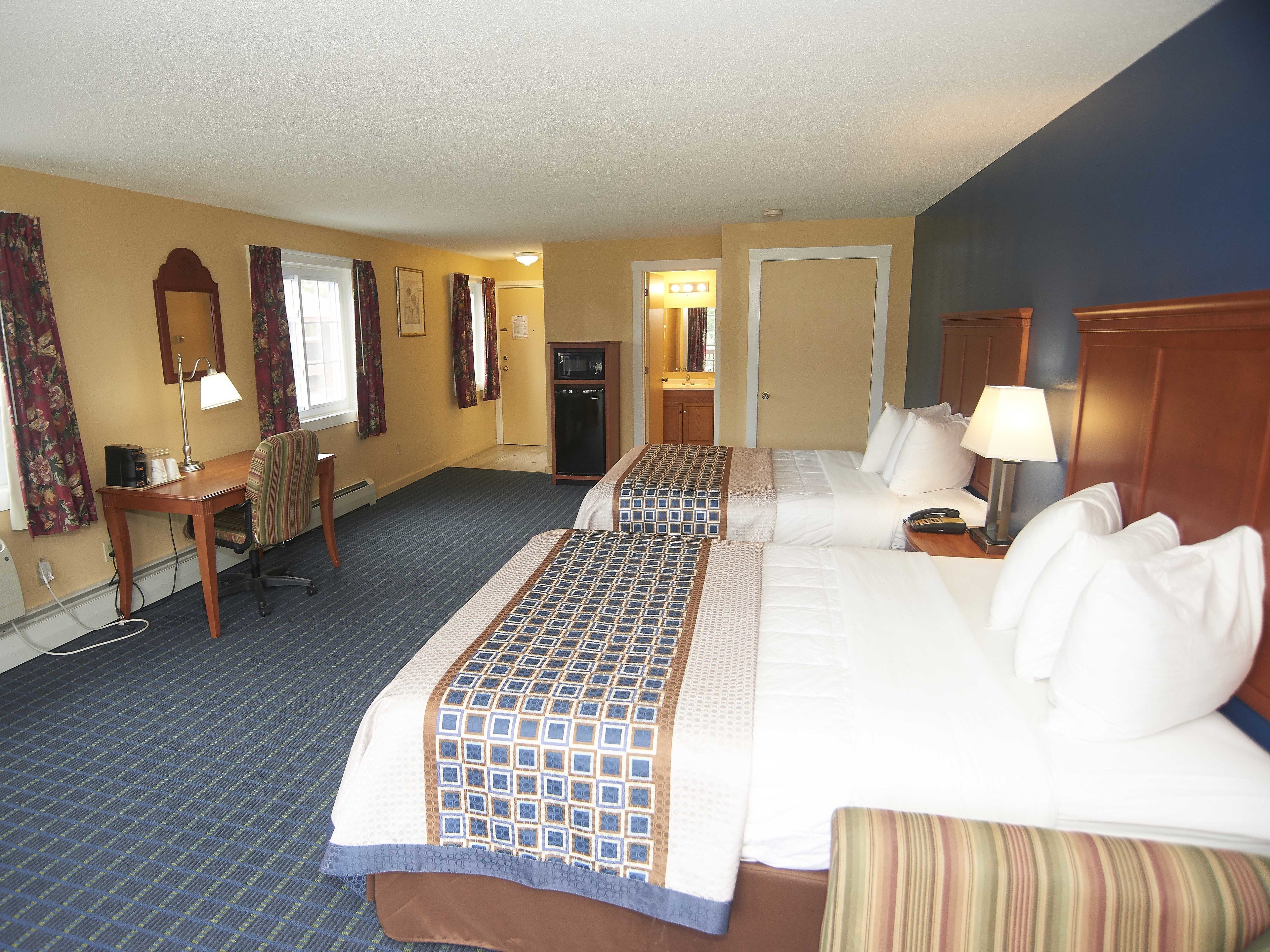 Deluxe 2 queen with the sofa Bed with the Mountain view | Premium bedding, memory foam beds, individually furnished, desk