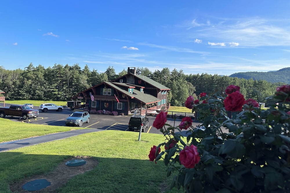 Swiss Chalets Village Inn