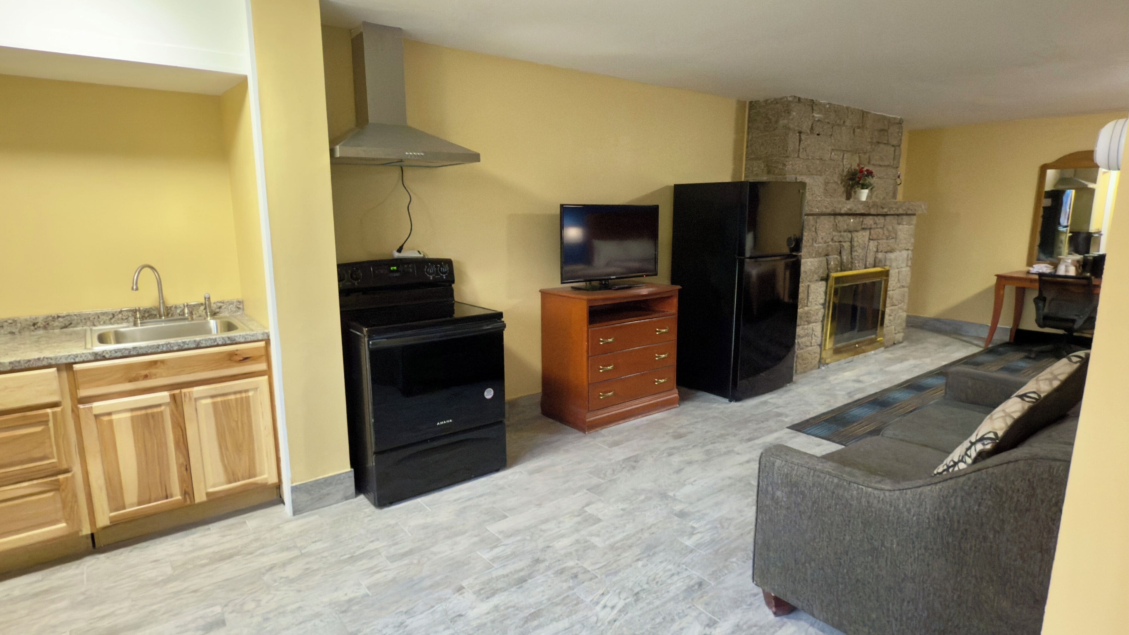 deluxe 2 two queen with sofa bed and kitchenette | private kitchen | fridge, coffee/tea maker