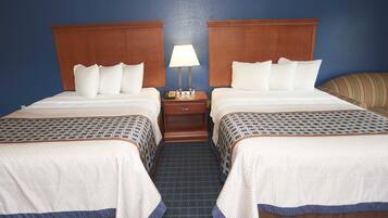 Deluxe 2 queen with the sofa Bed with the Mountain view