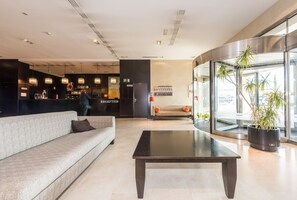 Interior entrance - Hotel Mercader (Madrid)