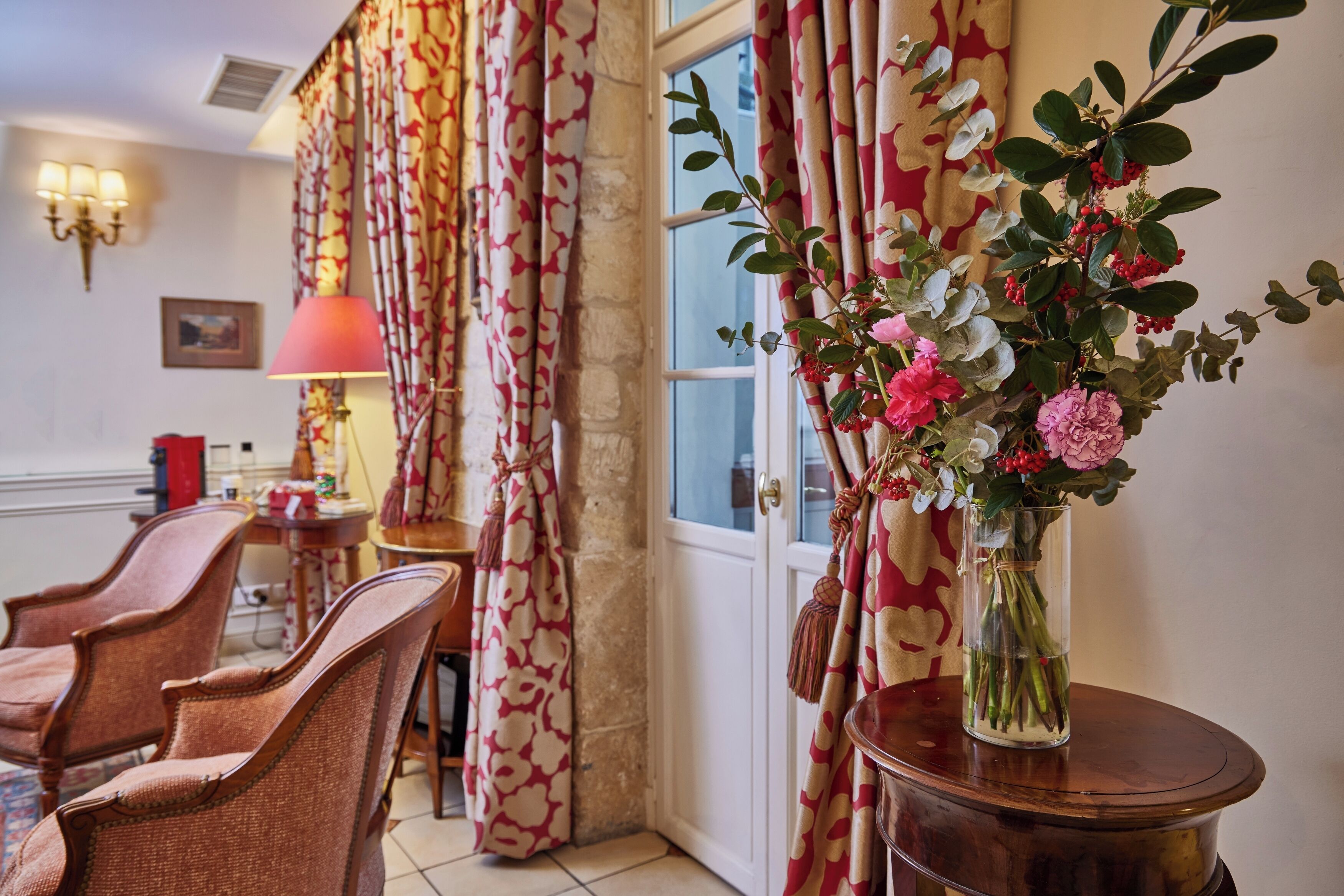 lcd tv, ipod dock, mp3 dock