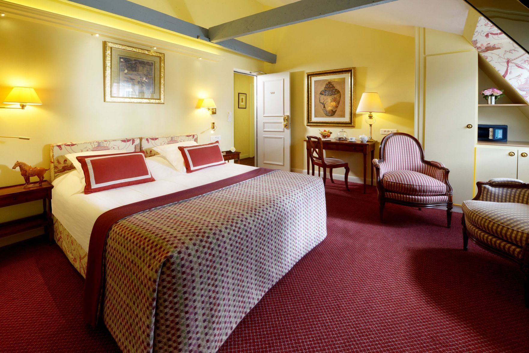 Ropa de cama de alta calidad y minibar 