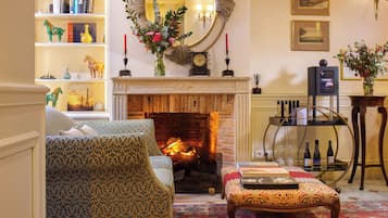 Una televisión LCD, una estación de conexión para iPod