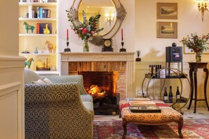 LCD TV, iPod dock, MP3 dock