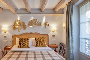 Suite | Premium bedding, minibar, in-room safe, desk - Le Relais Montmartre (Paris)