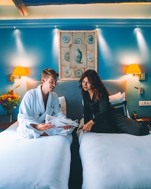 Habitación cuádruple | Ropa de cama de alta calidad y minibar