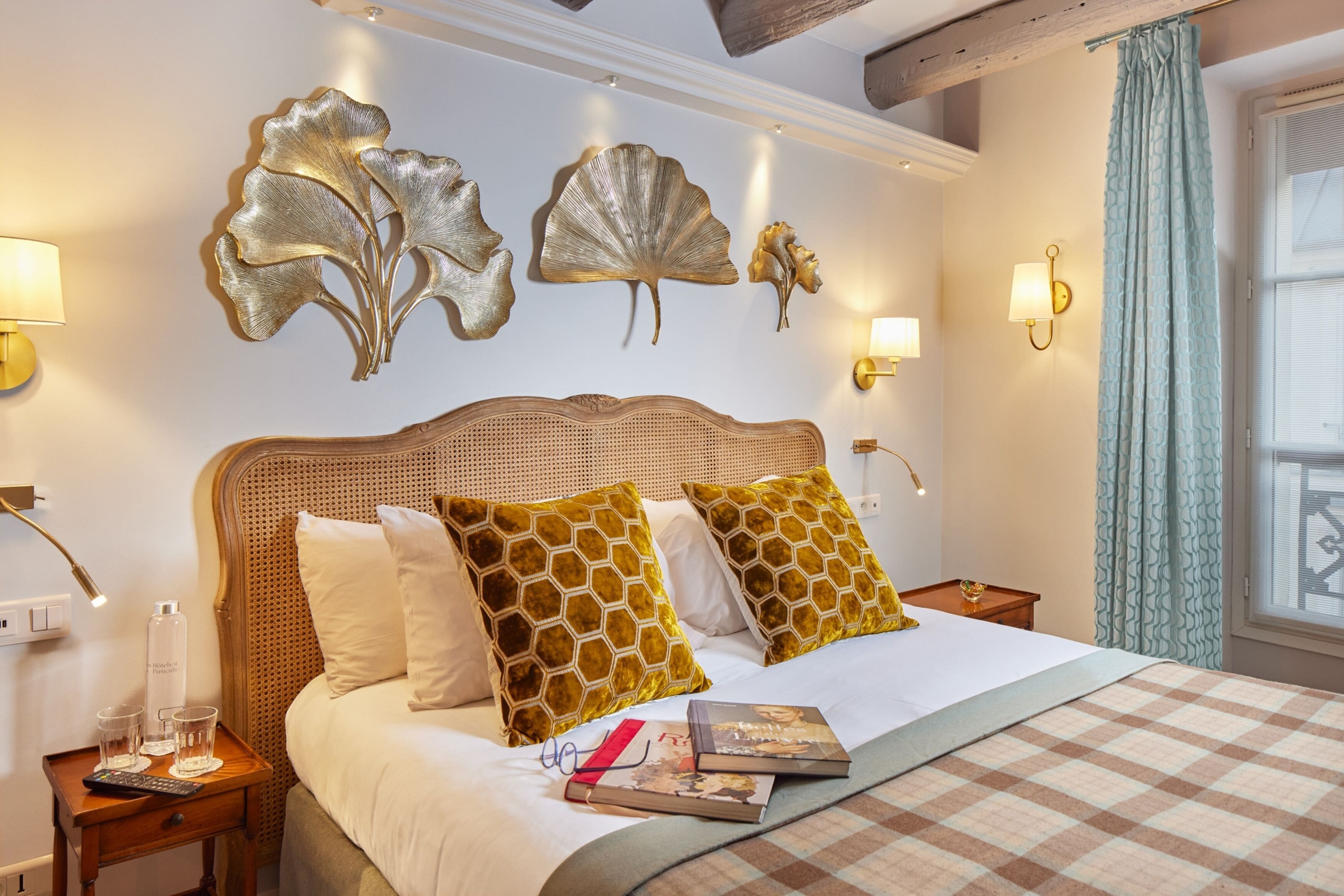 Suite | 高档床上用品、迷你吧、客房内保险箱、办公桌