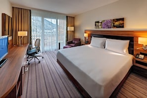 Junior Suite, 1 King Bed | Select Comfort beds, in-room safe, desk, laptop workspace - Hilton Garden Inn Davos (Davos)